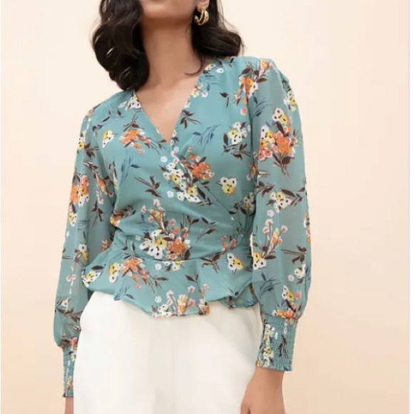 Wrap around top NWT - Picture 2 of 7